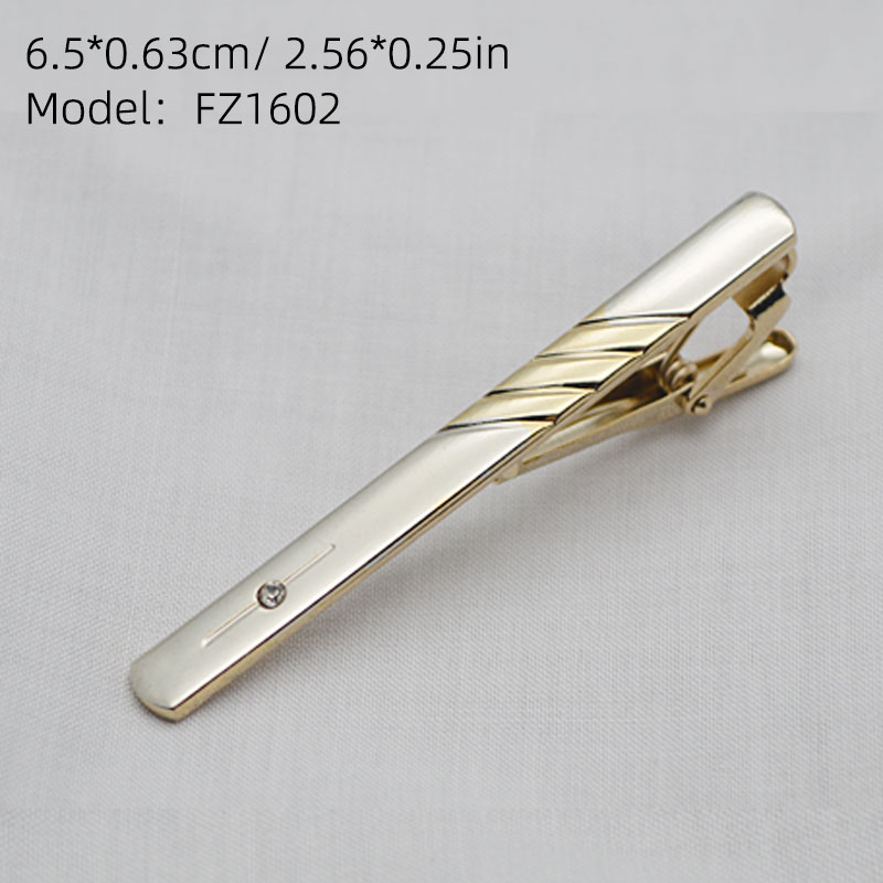 ラインストーン付きのゴールドとシルバーのメンズタイクリップ1 - Men Accessories Silver のレビューと価格